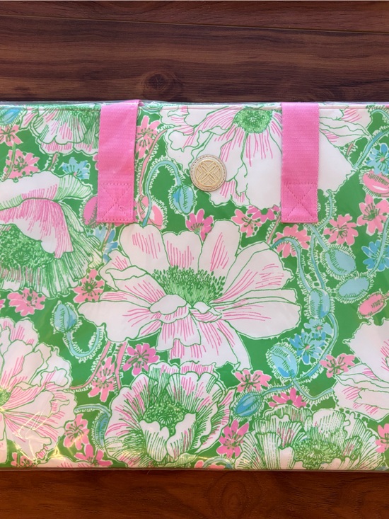Lilly Pulitzer Handbags - Lilly Pulitzer Floral Garment Bag Green Poppyland NWT
